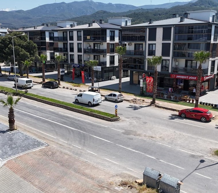 REALTY WORLD EFES"TEN DAVUTLARDA FIRSAT KİRALIK DÜKKAN