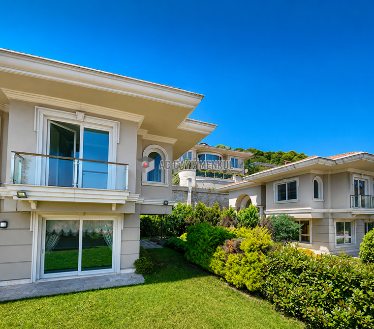 Kandilli Konakları'nda 1.000M², Havuzlu & Asansörlü Lüks Villa..