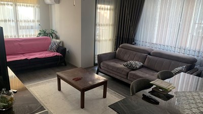 EMLAK UZMANI'NDAN YENİDOĞAN MAHALLESİ'NDE MERKEZİ KONUMDA 1 YILLIK SATILIK DAİRE