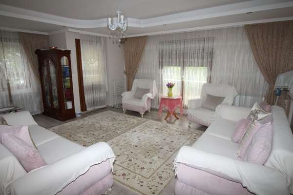 İKÇÜ YAKINI GENÇ BİNA ASANSÖRLÜ ARAKAT OTOPARKLI SATILIK DAİRE