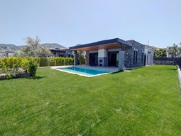 Yalıkavak Gökçebel'de Özel Havuzlu Geniş Bahçeli Tek katlı Villa