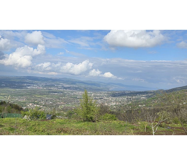 KARTEPE İFRAZİYE'DE YATIRIMA UYGUN DENİZ VE GÖL MANZARALI ÖNÜ KAPANMAZ YOLA CEPHELİ SATILIK ARSA