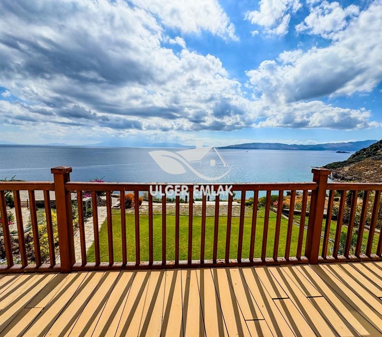Ülger'den Bodrum Akyarlar'da Eşsiz Manzaralı Bakımlı Villa