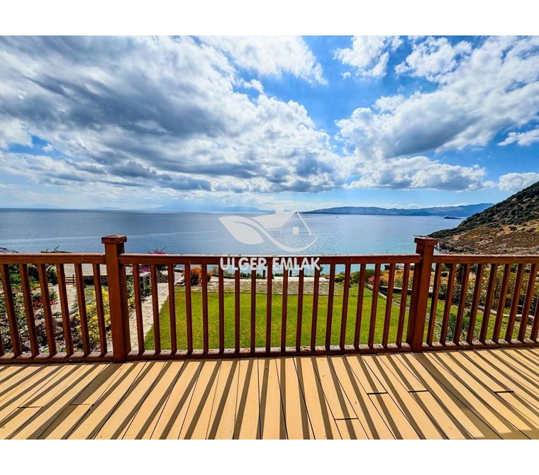 Ülger'den Bodrum Akyarlar'da Eşsiz Manzaralı Bakımlı Villa