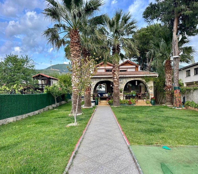 CM GROUP İNVEST | ERDEK NARLI'da Denize Sıfır Bahçeli Özel Villa