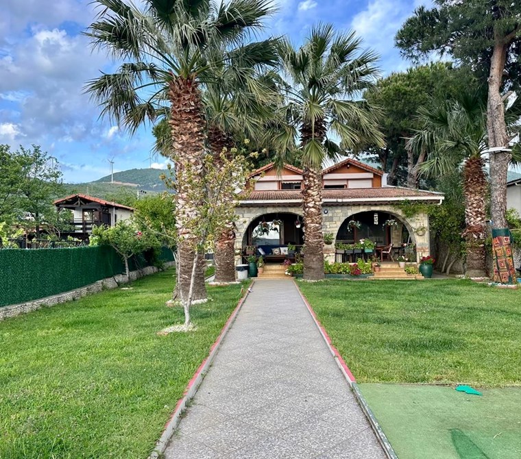 CM GROUP İNVEST | ERDEK NARLI'da Denize Sıfır Bahçeli Özel Villa
