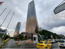 Varyap Meridian Grand Tower Ofis Bölümünde Kat Bahçeli 3+0 'a Çevrilmiş Mobilyalı Kiralık Ofis