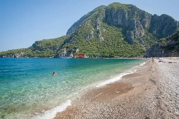 Antalya Kemer'de, Plaja 600 Metre Mesafede, Ormana Cephe, Satılık Konut İmarlı Büyük Arsa