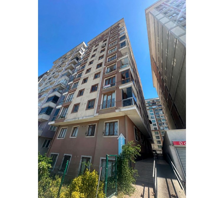Turkuaz Apartmanı'nda Pazara Yakın, Keyifli Bahçe Katı 1+1 Daire