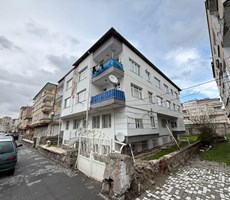 AKDAMAR -Fevzi Çakmak Mah. Kamer Sokakta İçi Yapılı Fırsat Daire