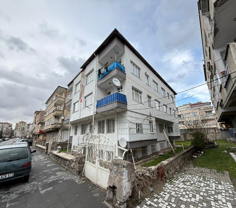 AKDAMAR -Fevzi Çakmak Mah. Kamer Sokakta İçi Yapılı Fırsat Daire
