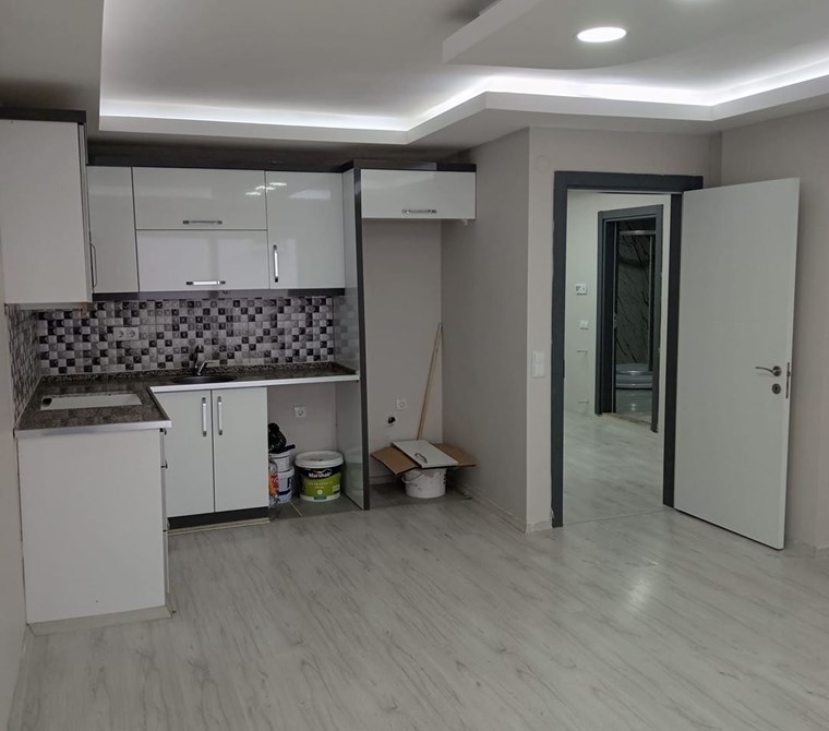 KUŞADASI DAVUTLAR MERKEZDE 2+1 80m² EBEVEYİN BANYOLU DAİRE