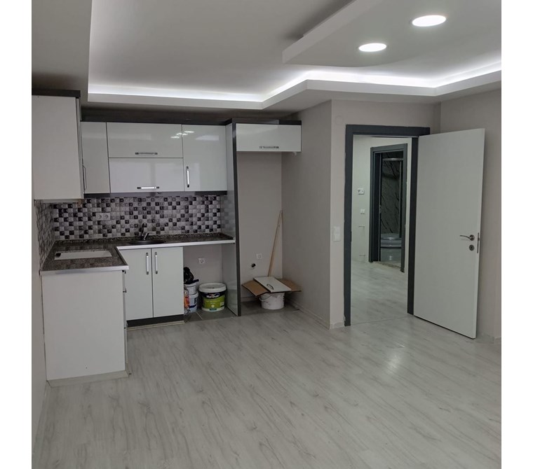 KUŞADASI DAVUTLAR MERKEZDE 2+1 80m² EBEVEYİN BANYOLU DAİRE
