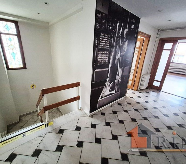 Acıbadem Cad.ne 2.nci binada Bayır Sokakda Kiralık Giriş DUBLEKS