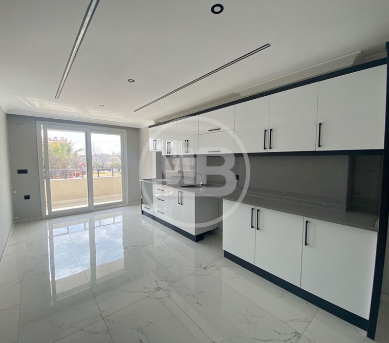 Didim Cumhuriyet Mahallesi’nde 2 + 1 Asansörlü Binada Ara Kat Daire