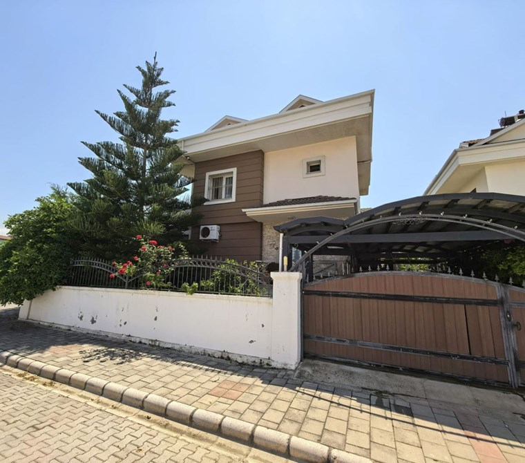 Fethiye Merkezde Satılık Eşyalı Müstakil Köşe Triplex Villa