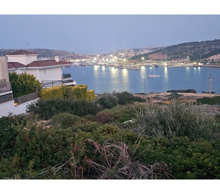 İl-İlçe-Köy İzmir Çeşme Fener Burnu İmarlı Deniz Manzaralı Önü Kapanmaz Arsa