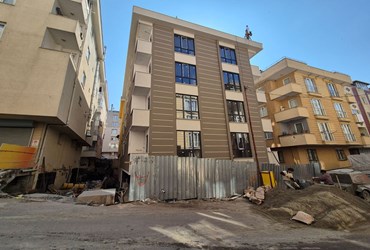MARMARA VE YEDİTEPE ÜNİV. YAKIN KONUMDA ARA KAT SIFIR 1+1 DAİRE