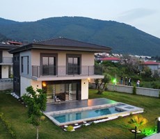 KUŞADASI GÜZELÇAMLIDA 4+1 MÜSTAKİL HAVUZLU LÜKS VİLLA