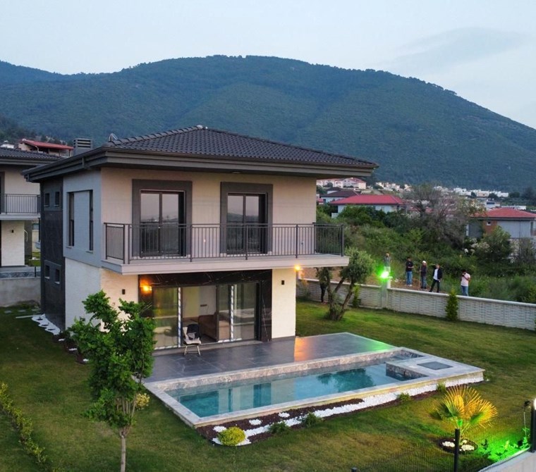 KUŞADASI GÜZELÇAMLIDA 4+1 MÜSTAKİL HAVUZLU LÜKS VİLLA