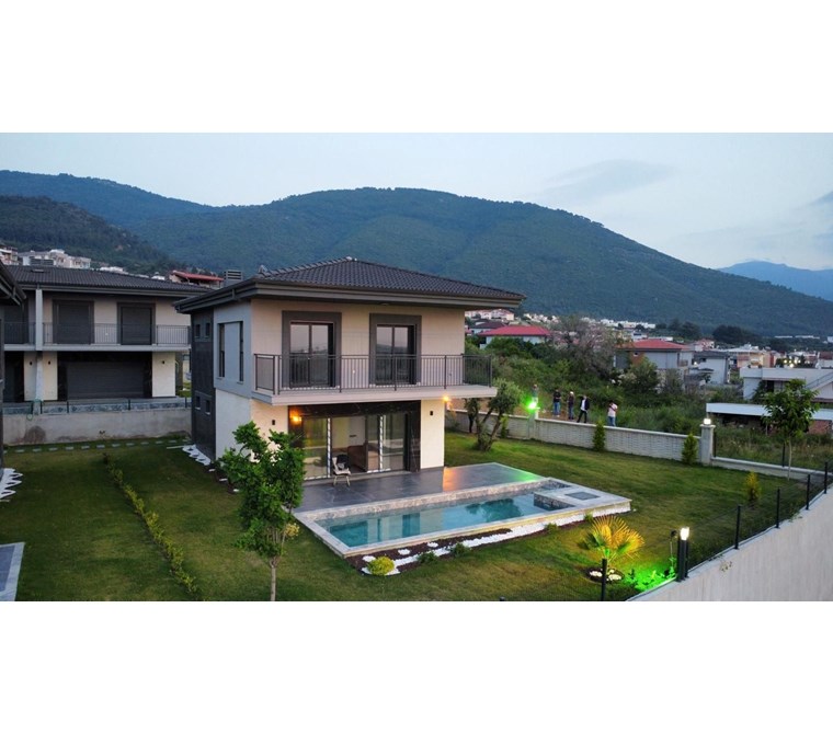KUŞADASI GÜZELÇAMLIDA 4+1 MÜSTAKİL HAVUZLU LÜKS VİLLA