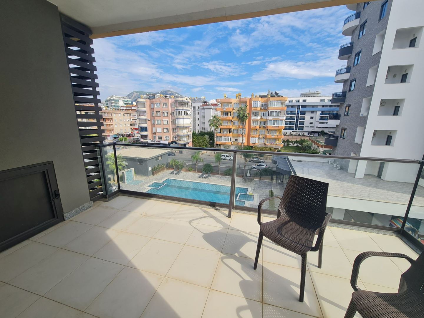 ALANYA OBAGÖLDE DENİZE 50 M DENİZ MANZARALI 2+1 SATILIK DAİRE