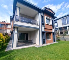 EMLAK 72 ' DEN TİLMERÇ MAHALLESİ'NDE SATILIK LÜKS VİLLA