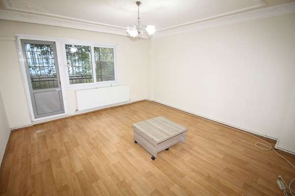 ESENYALIDA 3+1 ÖZEL BAHÇELİ ZEMİN ÜSTÜ 1. KAT KİRALIK DAİRE