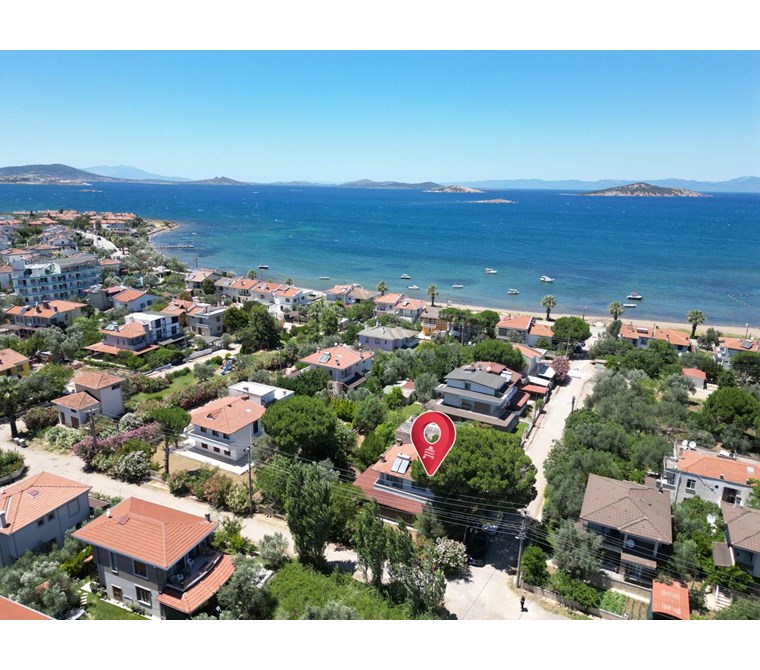 Ayvalık Sahilkentte Satılık Denize 100 M. Mesafede Villa