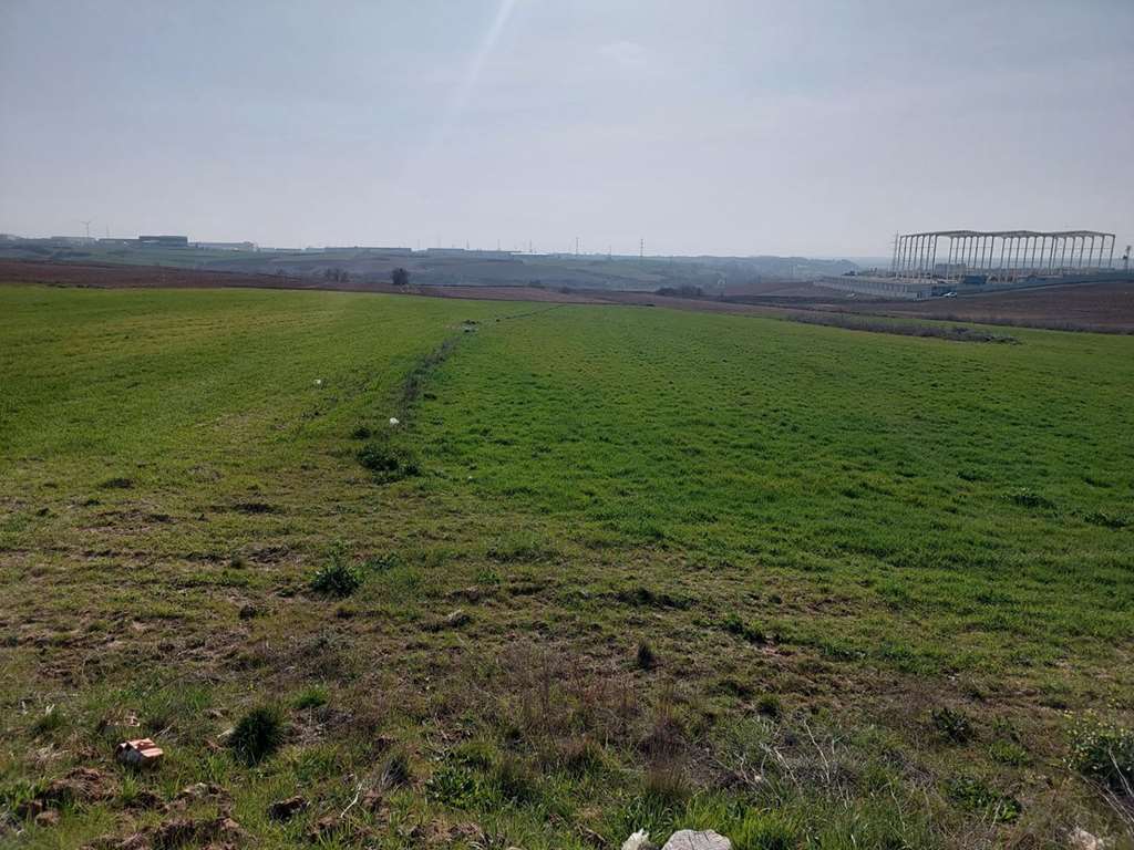 ÇERKEZKÖY VELİKÖY SANAYİ BÖLGESİNDE SATILIK 9550 M² NET ARSA.