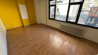 Selamiçeşme Bağdat Caddesi Ofise Uygun 4+1 Kiralık Ofis