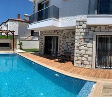 İzmir Çeşme Alaçatı Havuzlu Tam Müstakil Satılık Taş Ev Villa