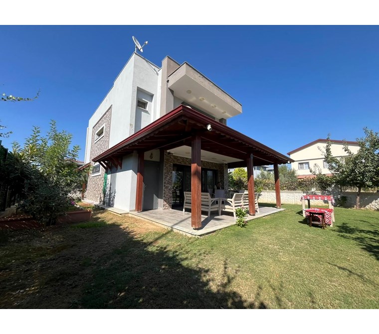 KUŞADASINDA TAM MÜSTAKİL SATILIK 3+1 VİLLA