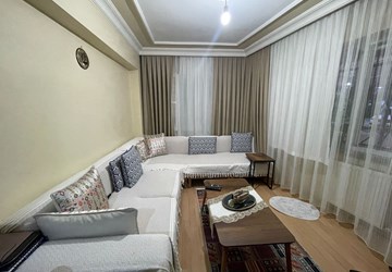 Bahçelievler Siyavuşpaşa Mah. Parkın Hemen Yanında Satılık 2+1