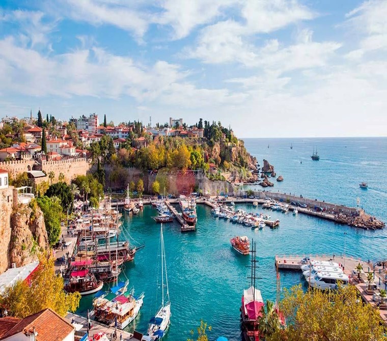 Antalya Merkezde Kaleiçi, Marina, Hadrian Kapısı ve Mermerli Plajına Yakın Mesafede Satılık Daireler