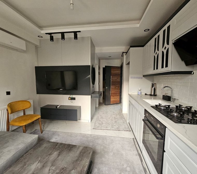 EMLAK 72'DEN VALİLİK YANI EŞYALI SIFIR 1+1 KİRALK DAİRE
