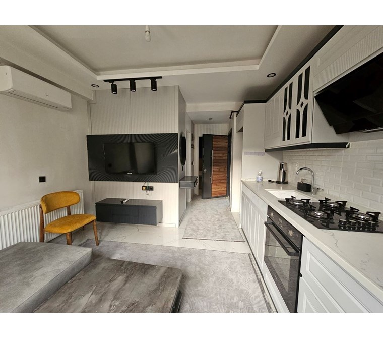 EMLAK 72'DEN VALİLİK YANI EŞYALI SIFIR 1+1 KİRALK DAİRE