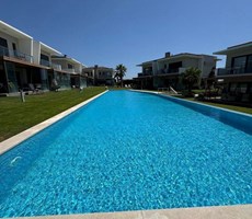 İzmir Çeşme Şifne Deniz Manzaralı Ortak Havuzlu Sitede Dubleks Villa