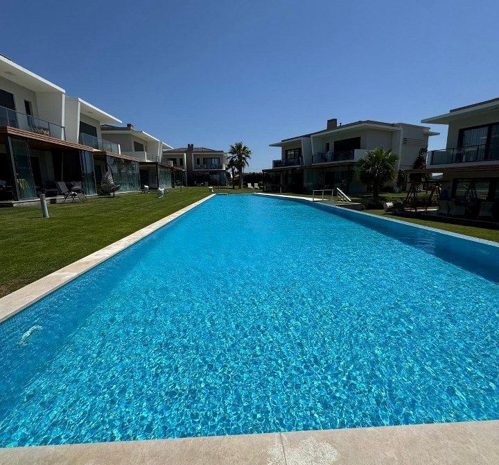 İzmir Çeşme Şifne Deniz Manzaralı Ortak Havuzlu Sitede Dubleks Villa