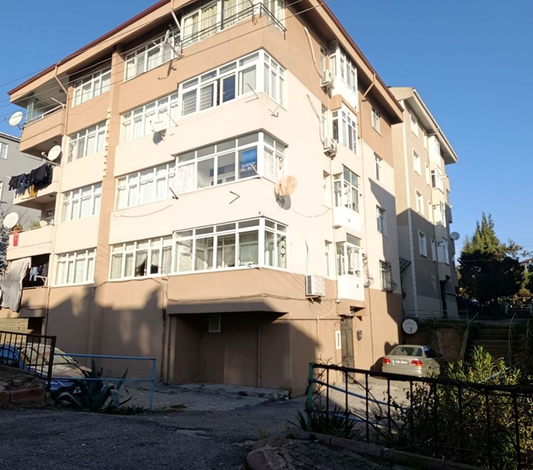 KURUÇEŞME FATİH MAHALLESİ'NDE SATILIK İÇİ YENİLENMİŞ 3+1 FIRSAT DAİRESİ