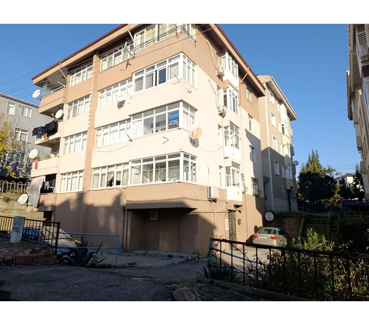 KURUÇEŞME FATİH MAHALLESİ'NDE SATILIK İÇİ YENİLENMİŞ 3+1 FIRSAT DAİRESİ