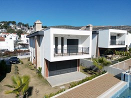 KUŞADASI TÜRKMEN MAHALLESİNDE 4+1 SATILIK SIFIR VİLLA