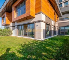 BAŞAKŞEHİR'DE MERKEZİ KONUMDA, GENİŞ BAHÇELİ ULTRA LİÜKS 7+2 SATILIK VİLLA