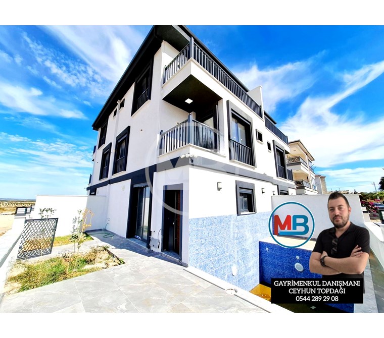 Didimde Satılık 3+1 Villa Havuzlu Bahçeli Müstakil Ana yola yakın konumda !