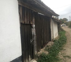 SATILIK KÖY EVİ AVLULU