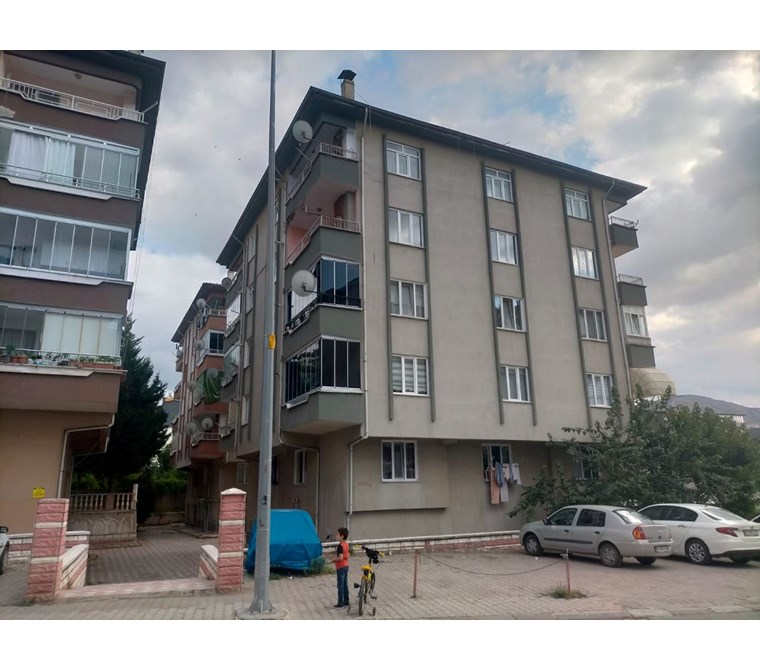 VADİ EMLAK'TAN YENİYURT MAHALLESİNDE ACİL SATILIK 3+1 DAİRE