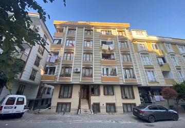 ESENYURT MEHTERÇEŞMEDE SATILIK 2+1 BAHÇE KAT BODRUM KAT BAKIMLI DAİRE