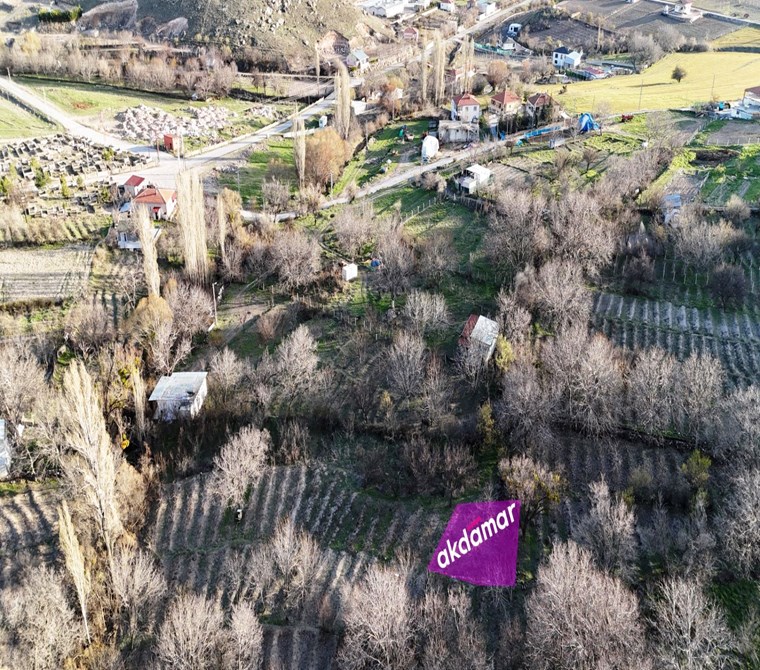AKDAMAR - KOCASİNAN MOLU MAHALLESİNDE YEŞİLLİKLER ARASINDA BAHÇE