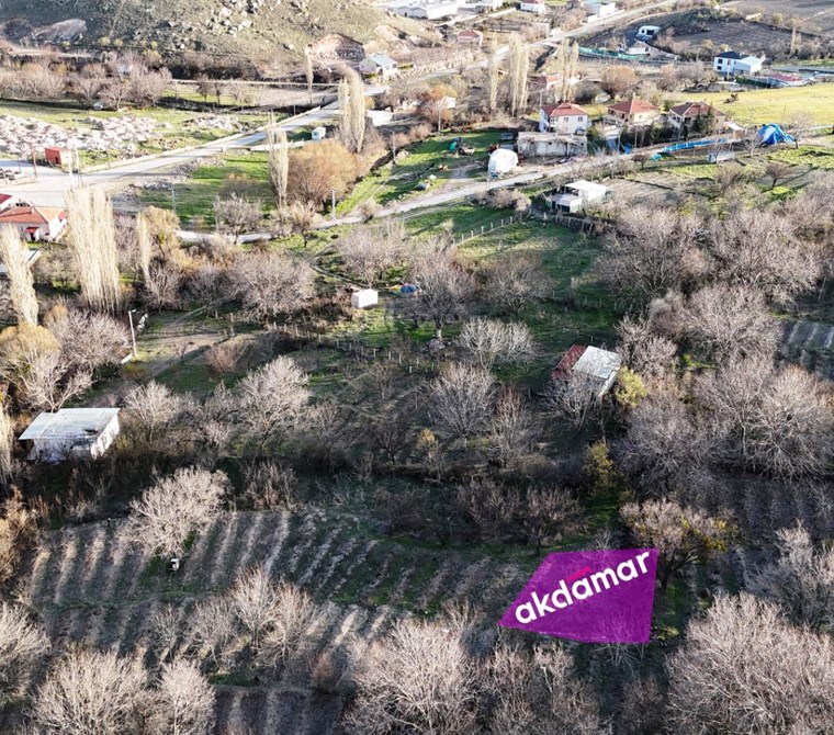 AKDAMAR - KOCASİNAN MOLU MAHALLESİNDE YEŞİLLİKLER ARASINDA BAHÇE