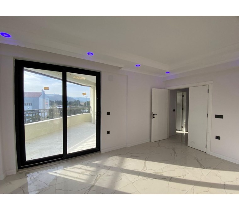 Atatürk Mahallesi'nde Geniş ve Konforlu Yaşam: 160m² Kapalı Mutfaklı & Ebeveyn Banyolu 3+1!"